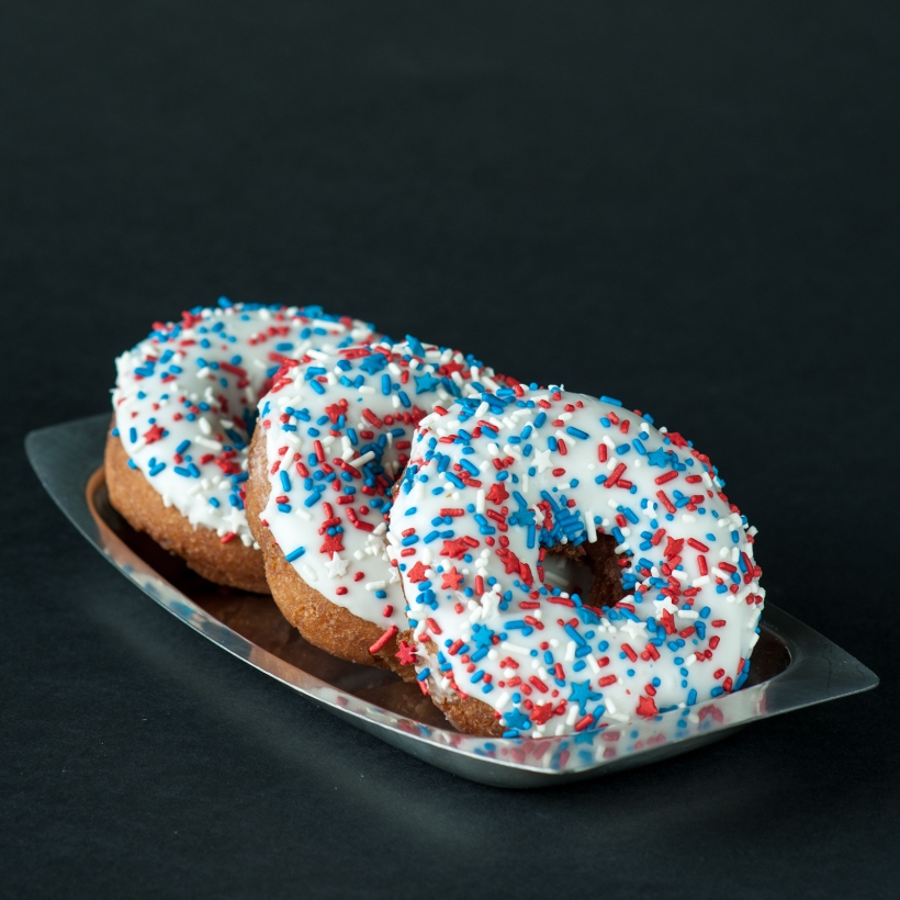 patriotic sprinkled doughnuts